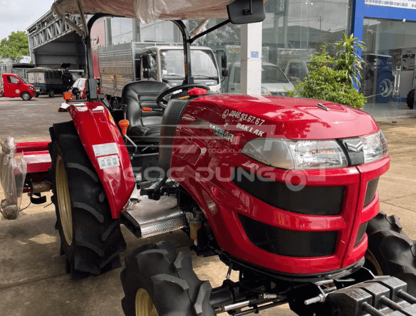 Yanmar ef393 nhìn từ phía trươc bên phải