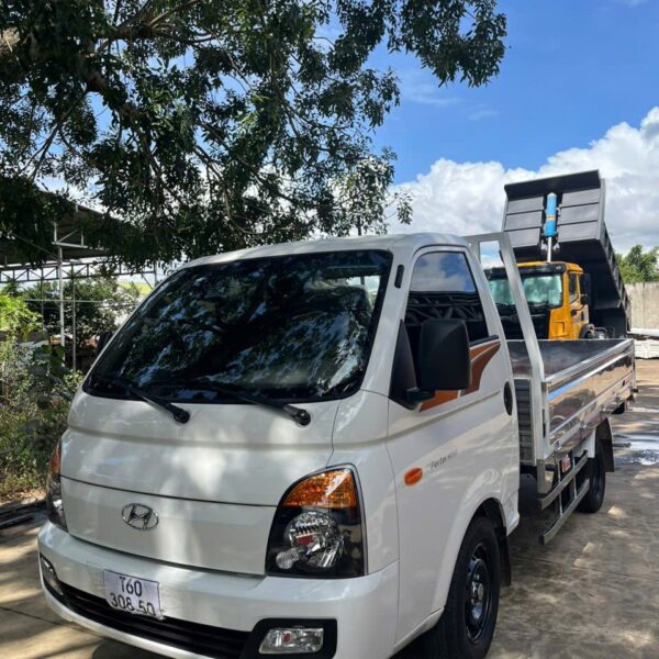 Ngoại thất xe Hyundai New Porter H150 thùng lửng màu trắng