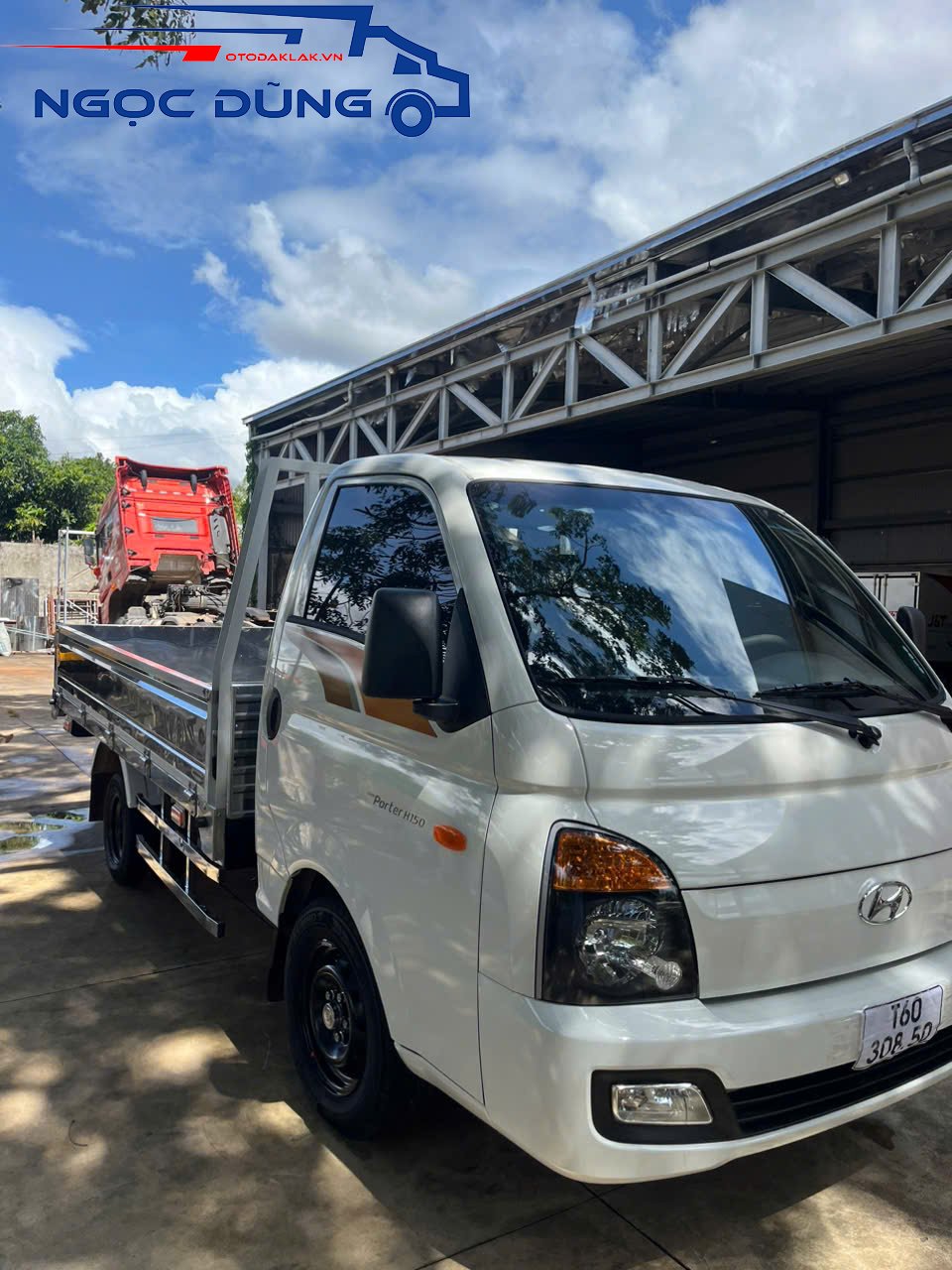 Ngoại thất xe Hyundai New Porter H150 thùng lửng màu trắng