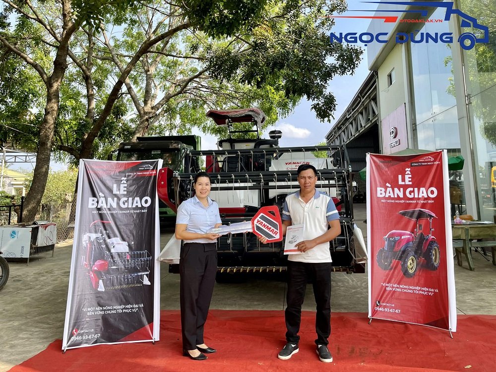Bàn giao máy gặt lúa tại Ngọc Dũng