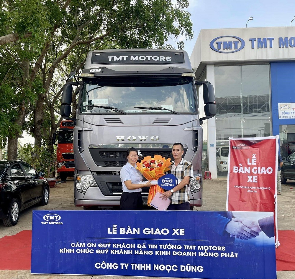 Ô tô Ngọc Dũng bàn giao xe cho khách hàng