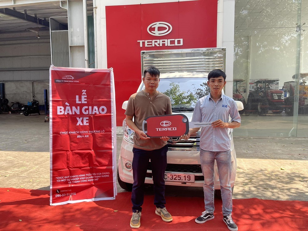 Ô tô Ngọc Dũng bàn giao xe cho khách hàng