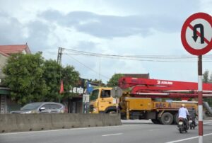 Xe tải quay đầu