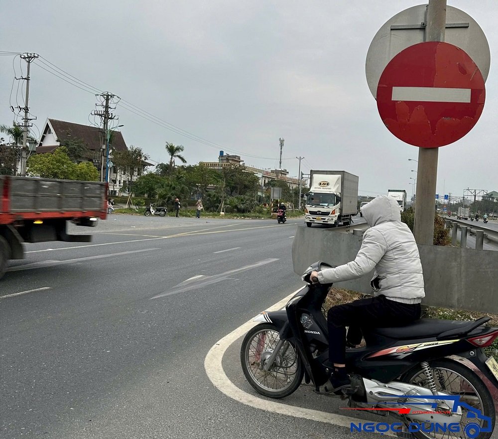 Đi ngược chiều