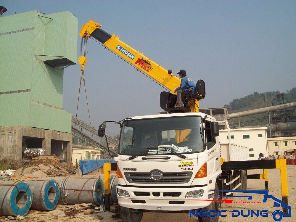 Xe cẩu tự hành cần ống lồng