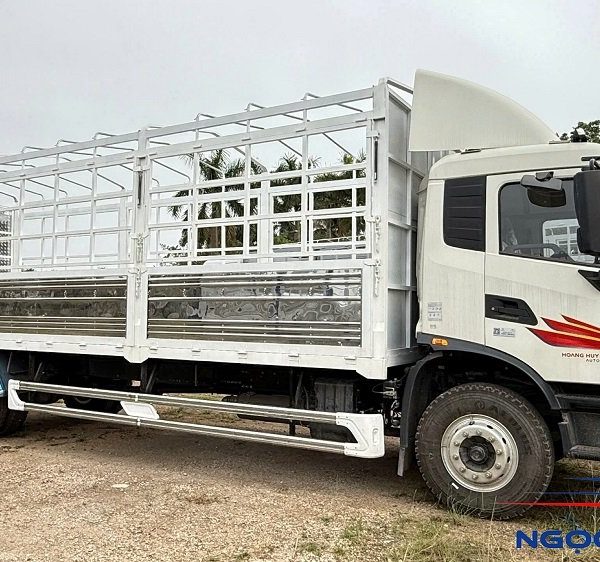 Xe Tải Dongfeng ISB180 4x2 Thùng Mui Bạt 8.2m Tải Trọng 9.1 Tấn