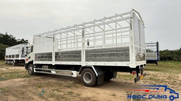 Xe Tải Dongfeng ISB180 4x2 Thùng Mui Bạt 8.2m Tải Trọng 9.1 Tấn
