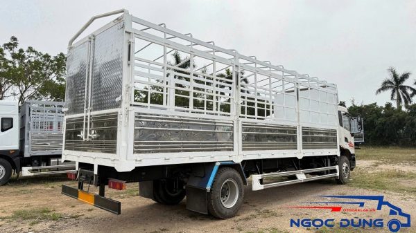 Xe Tải Dongfeng ISB180 4x2 Thùng Mui Bạt 8.2m Tải Trọng 9.1 Tấn
