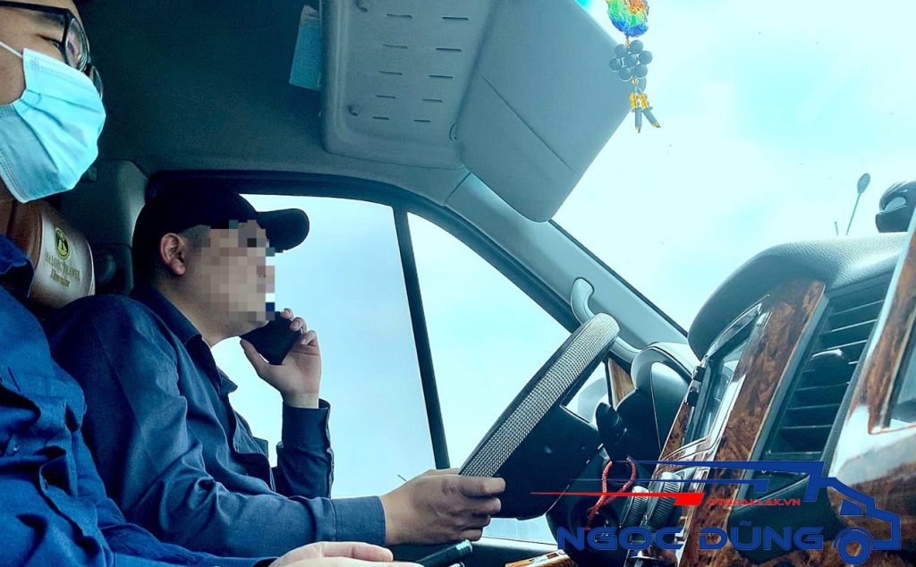 Lỗi nghe điện thoại khi lái xe ô tô